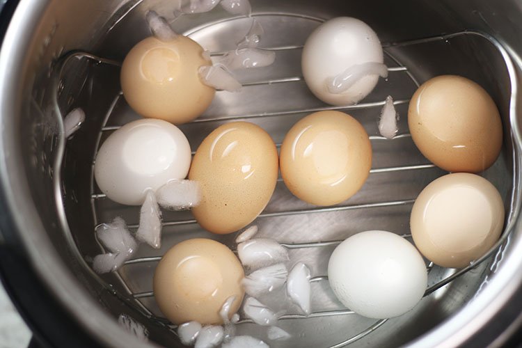 instant pot hard boiled eggs in ice bath